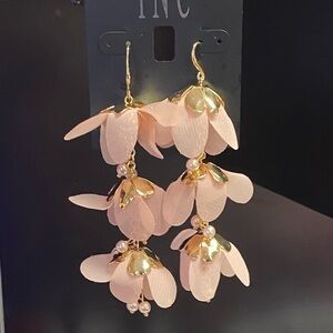 NWT INTERNATIONAL CONCEPTS TRIPLE FLOWER LINEAR EARRINGS